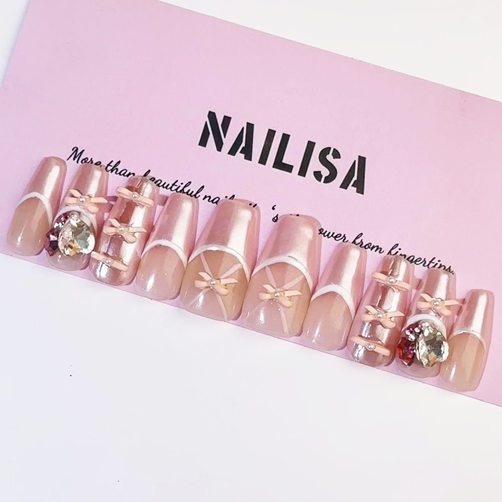 Ongles press-on français nacrés rose nude avec nœud et strass | Longs mariée