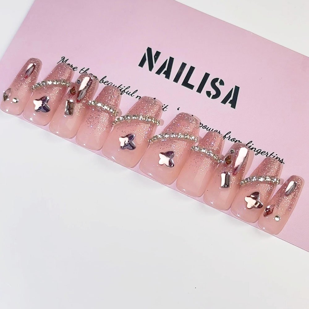 Ongles press-on roses dégradé pailleté, chaîne de strass et papillon 3D | Longs