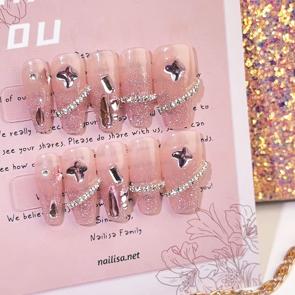 Ongles press-on roses dégradé pailleté, chaîne de strass et papillon 3D | Longs - Image 5