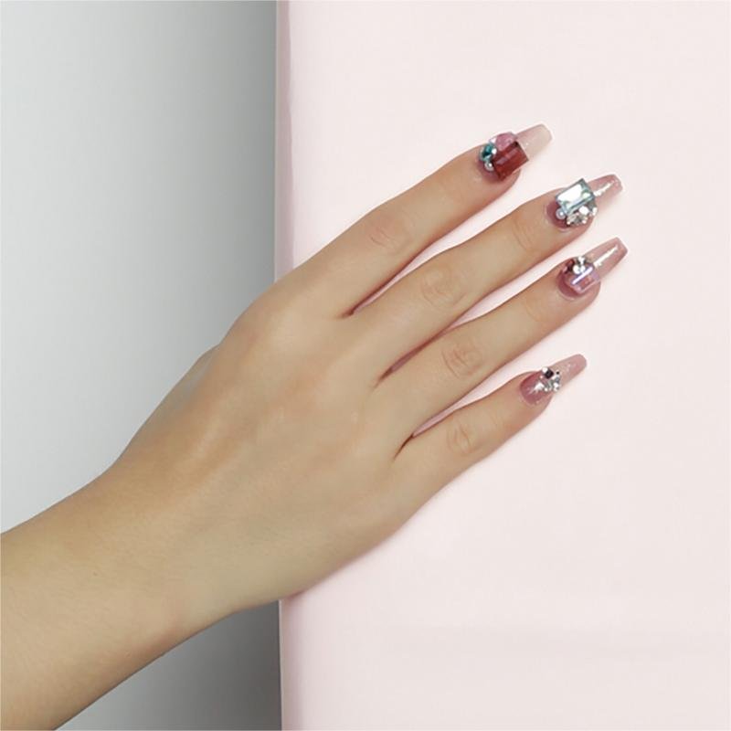 Ongles press-on rose nude et brun rouge avec strass colorés et perles | Longs - Image 3