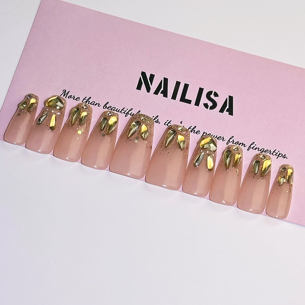 Nude-Pink French-Press-On-Nägel mit goldener Schleife & Strasskette | Lang