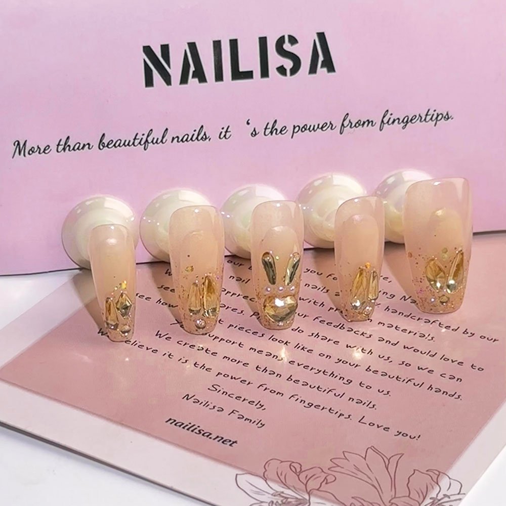 Nude-Pink French-Press-On-Nägel mit goldener Schleife & Strasskette | Lang - Image 4