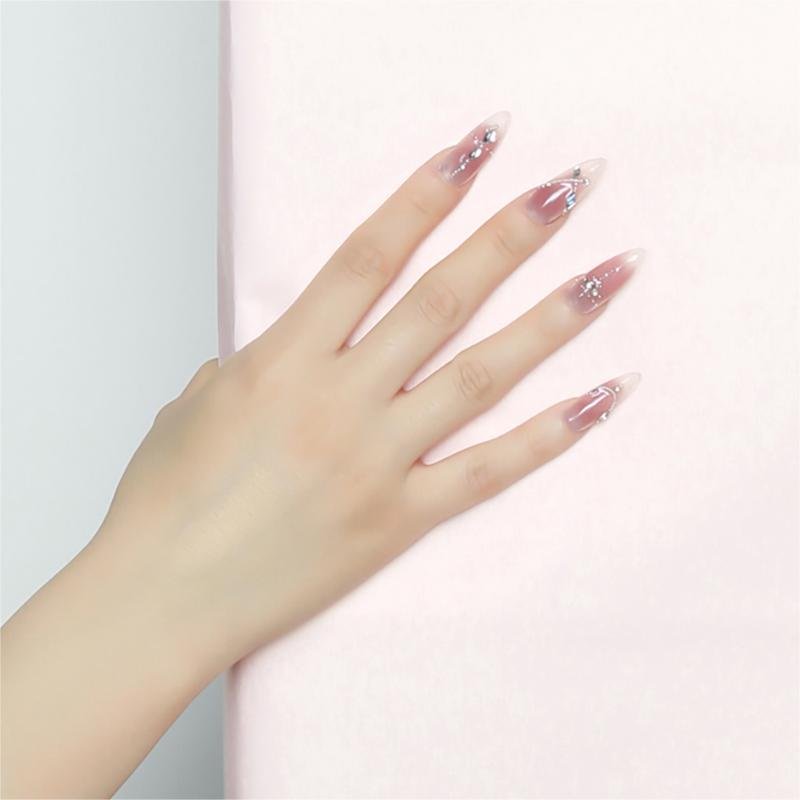 Ongles press-on stiletto rose nude dégradé avec chaîne argentée | Longs mariée - Image 3